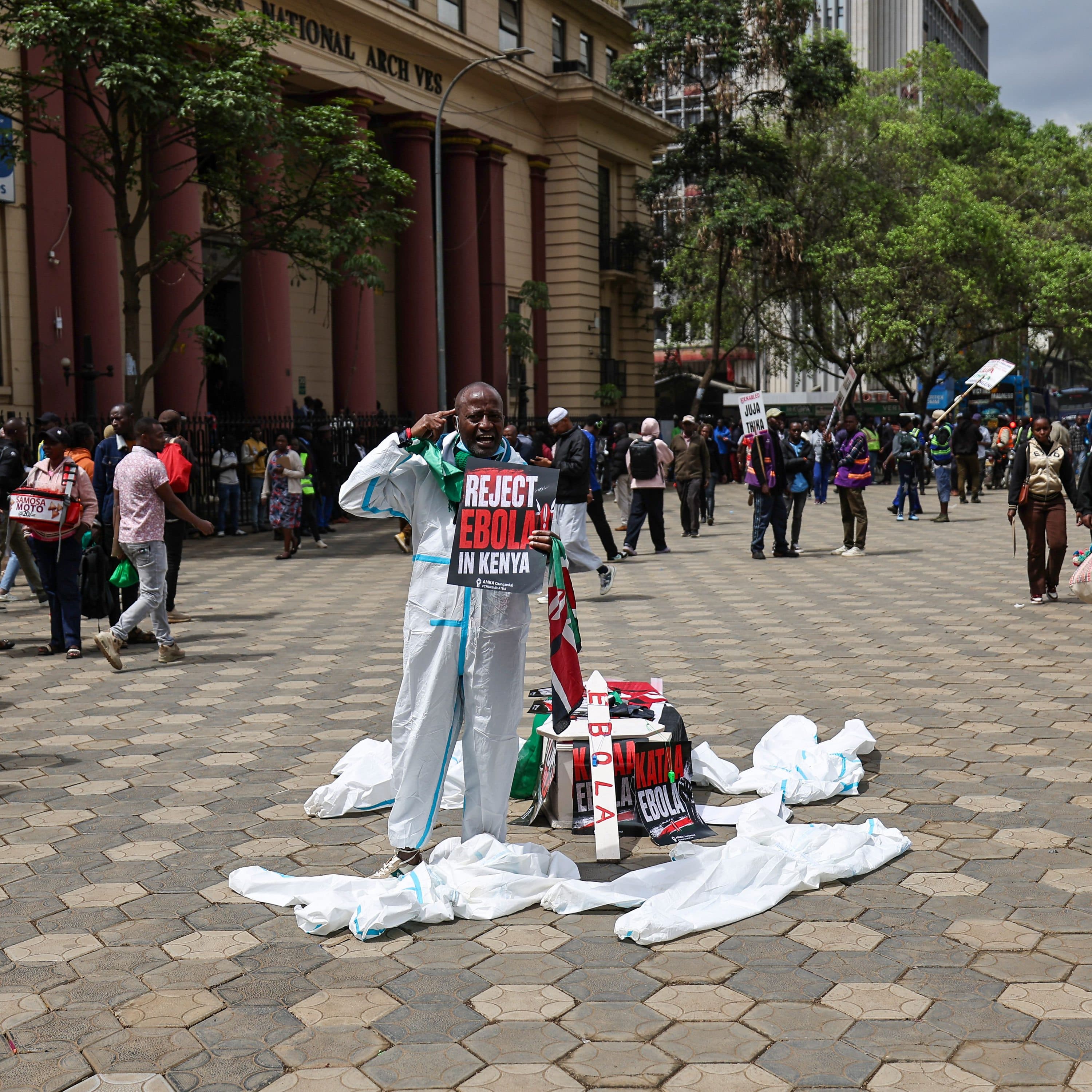 Ebola: Kenya denies hosting US aid workers