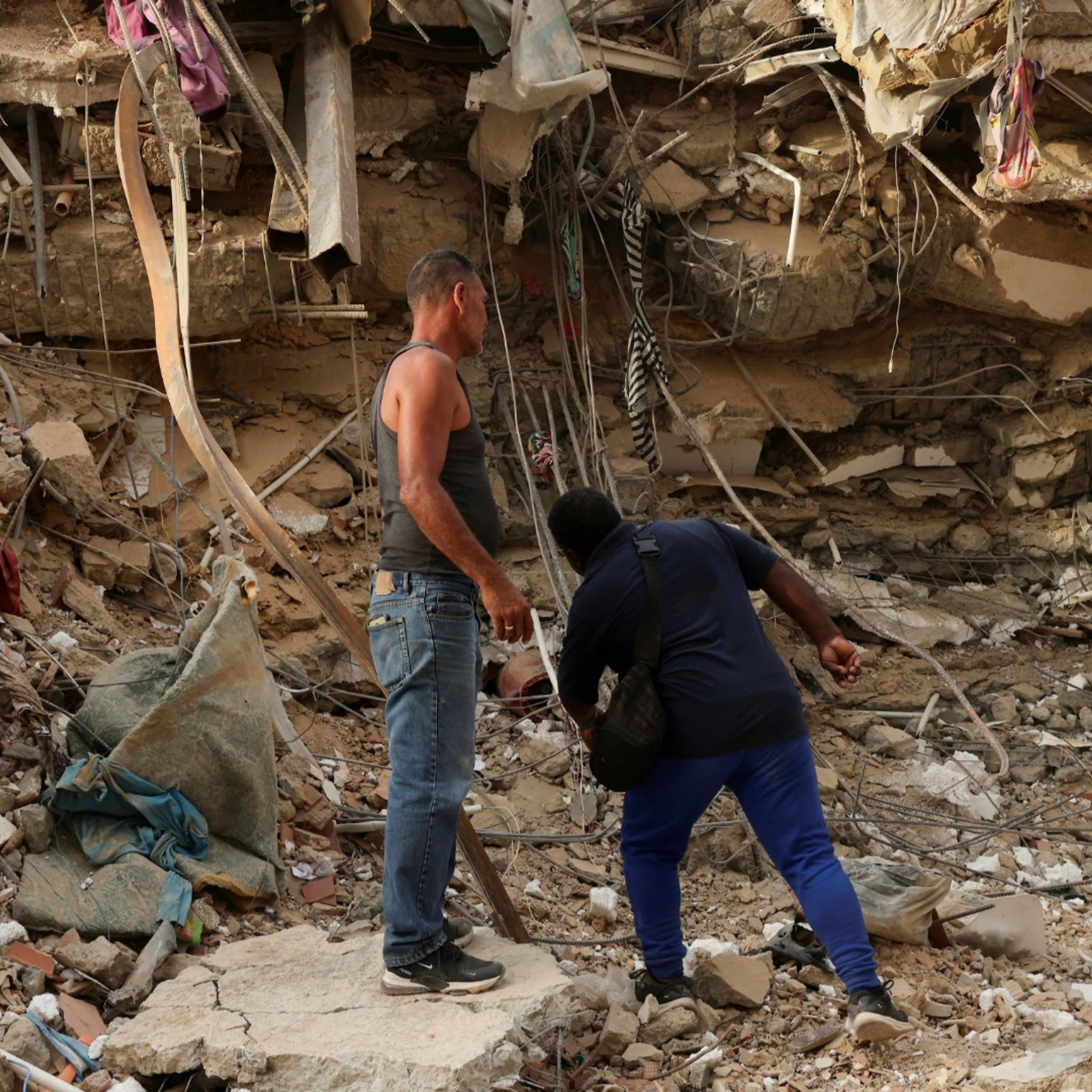 Anger in Venezuela one month on from earthquakes