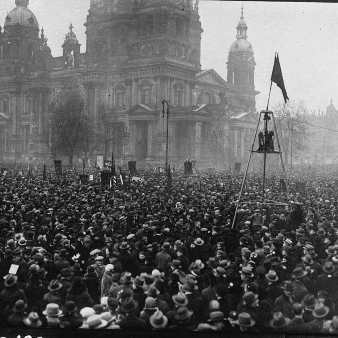 S8 Ep172: The Coronation Party and Intelligence Channels: Colleague Charles Spicer recounts how during the coronation of King George VI in May 1937, the Ribbentrops hosted a disastrously overcrowded embassy party that alienated the British elite; distinguishing bet