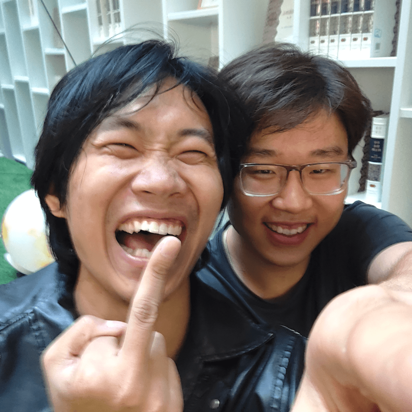 老友记其三（终）：对话拙劣的骗子