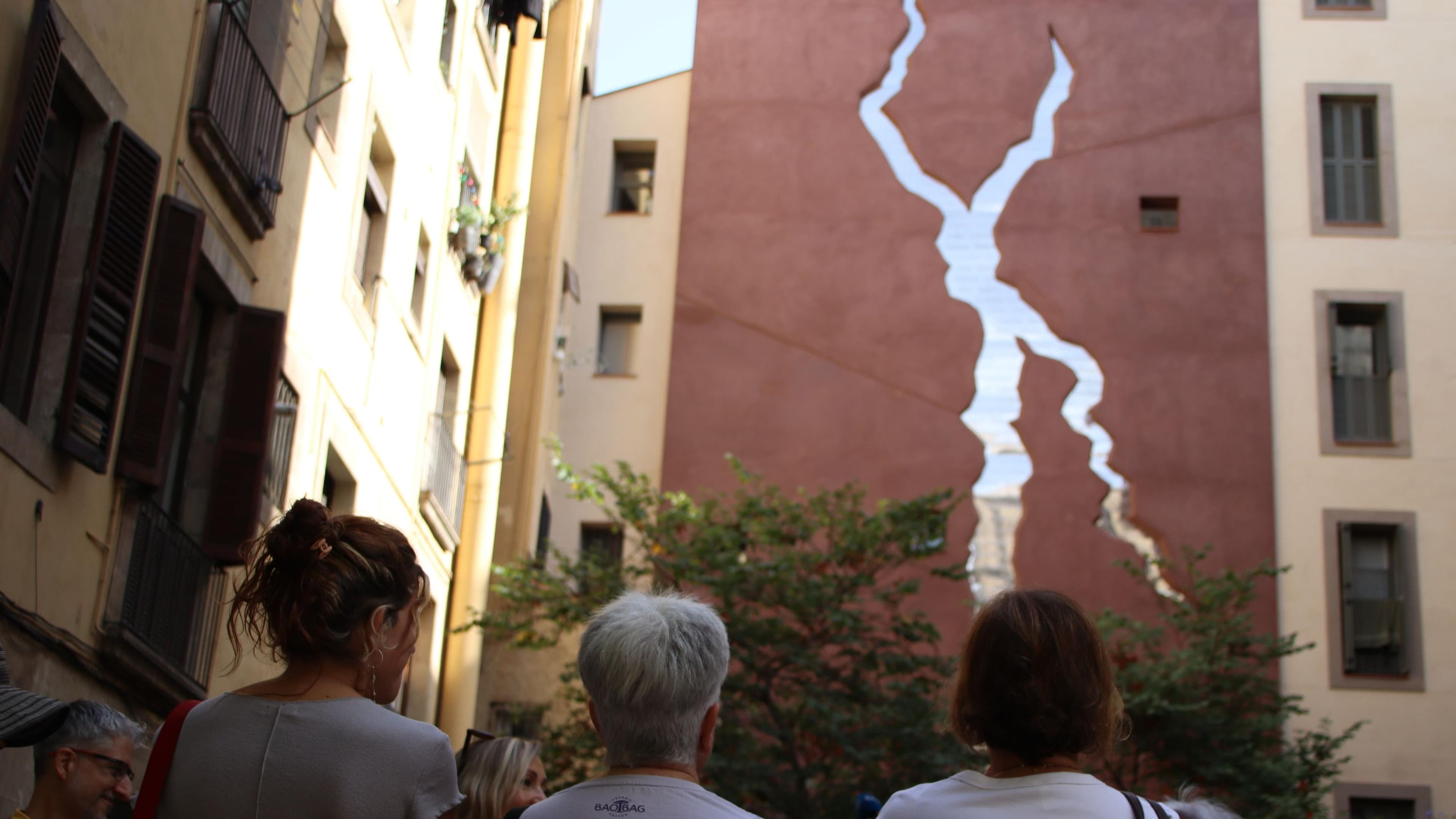 L’Escletxa, un memorial al Born amb noms de víctimes de feminicidi