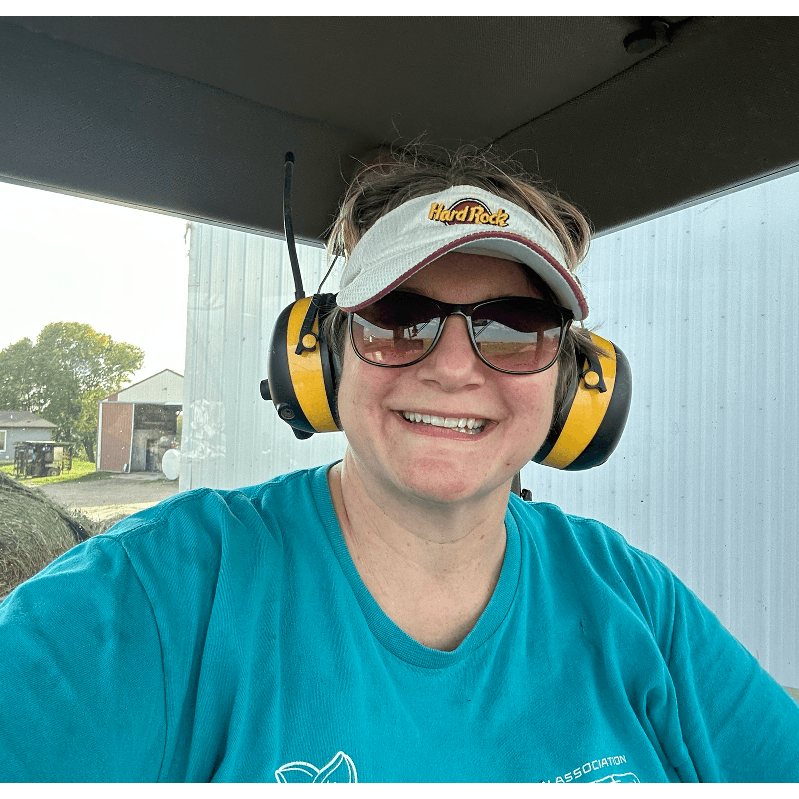 E436 The Woman Who Milks Other People’s Dreams: Michele Schroeder’s Unexpected Path from Historic Dairy Legacy to Relief Milking Pioneer