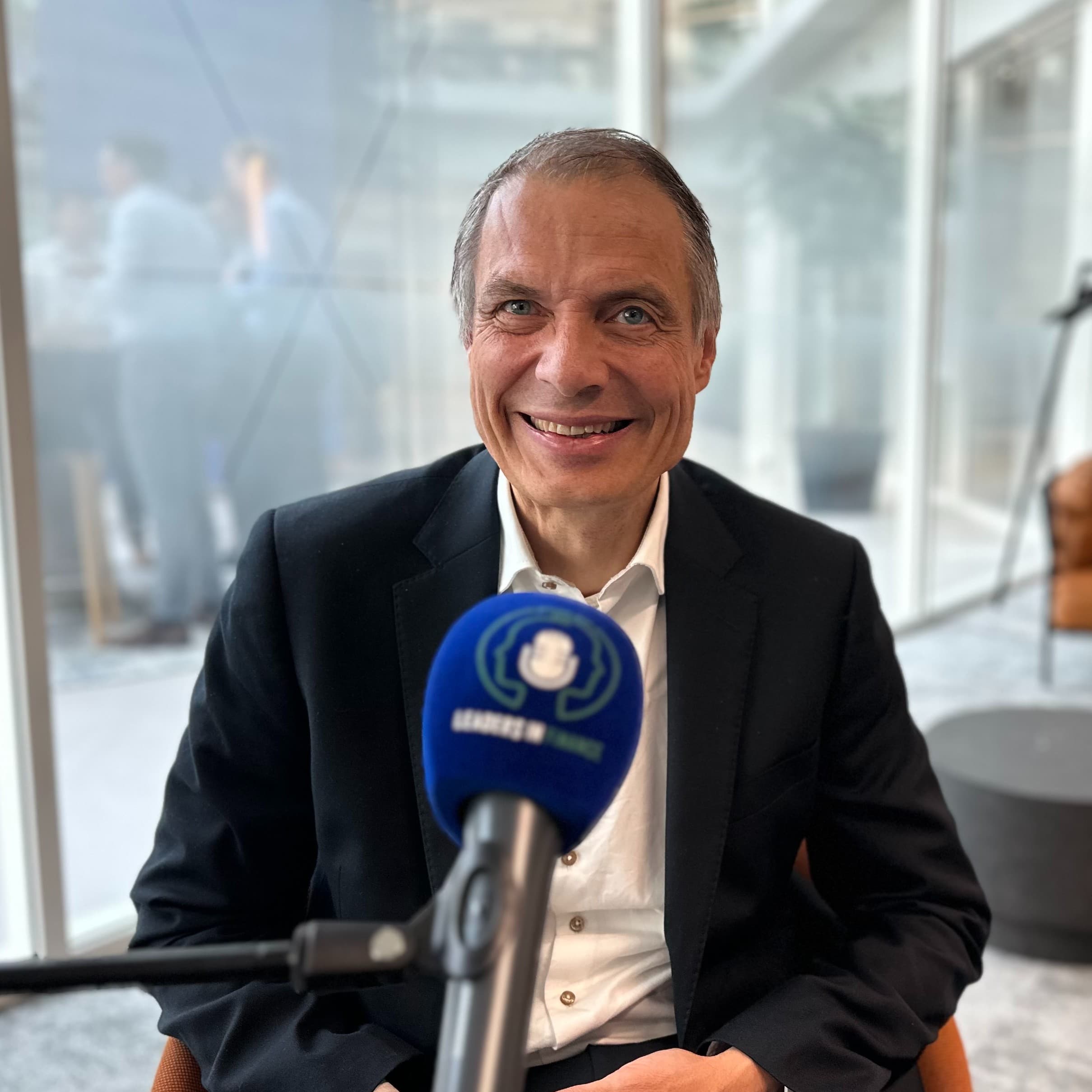 #177 - Ronald Wuijster - CEO van APG Asset Management - 1% van alle pensioenfondsen wereldwijd, opgroeien op zee, wat een goede investeerder kenmerkt