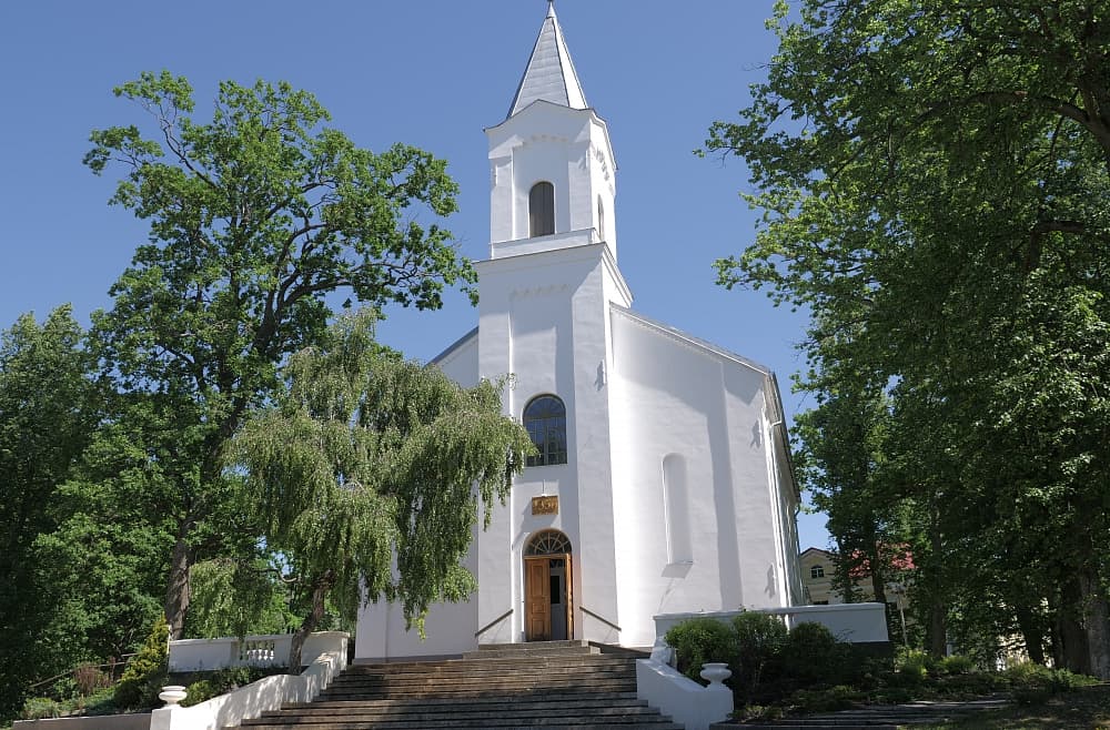 Vai zini, kādus noslēpumus glabā Pēterupes baznīca Saulkrastos?