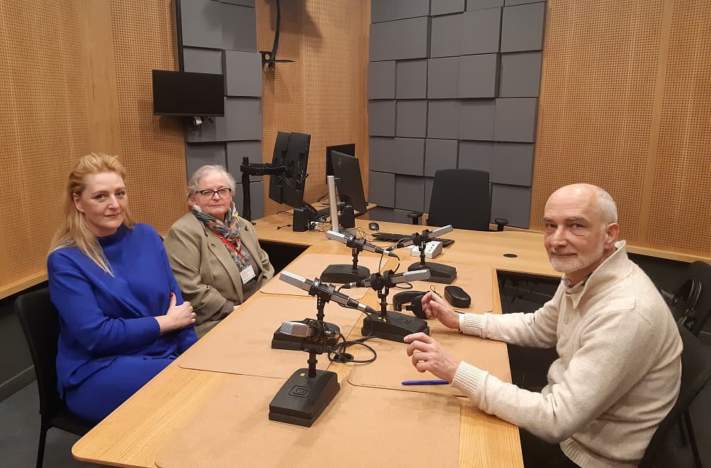 Spožums un ballīte. Saruna ar Annu Heinrihsoni un Edīti Tišheizeri