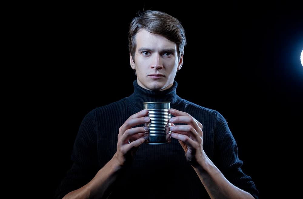 Ar atgūtu ticību leļļu teātrim. Aktieris Rihards Zelezņevs