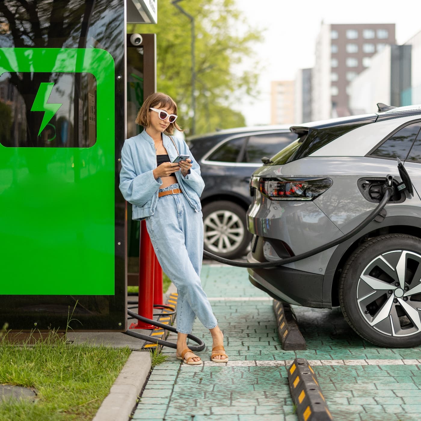 Frenazo al coche eléctrico