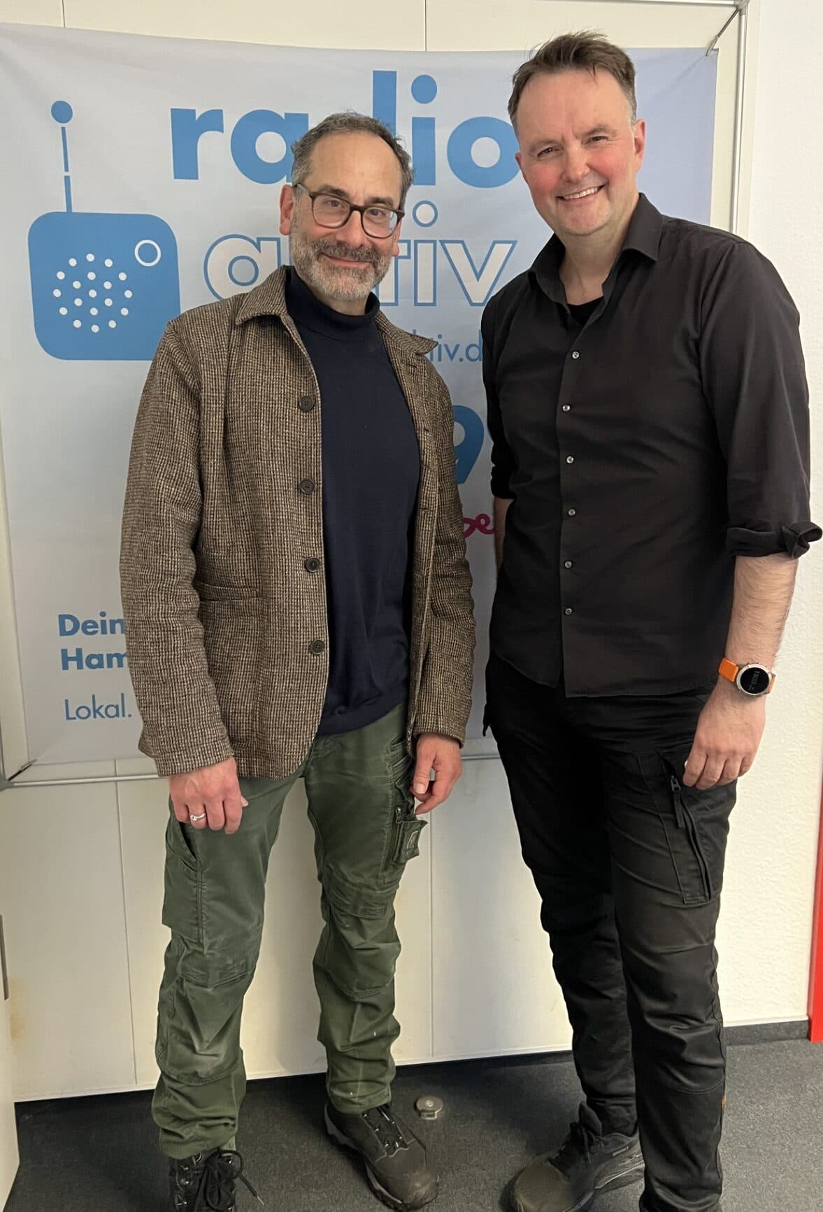 Hameln: Musical-Ensemble „Die Päpstin“ eingetroffen – „Abt Rabanus“-Darsteller Ethan Freeman im Interview